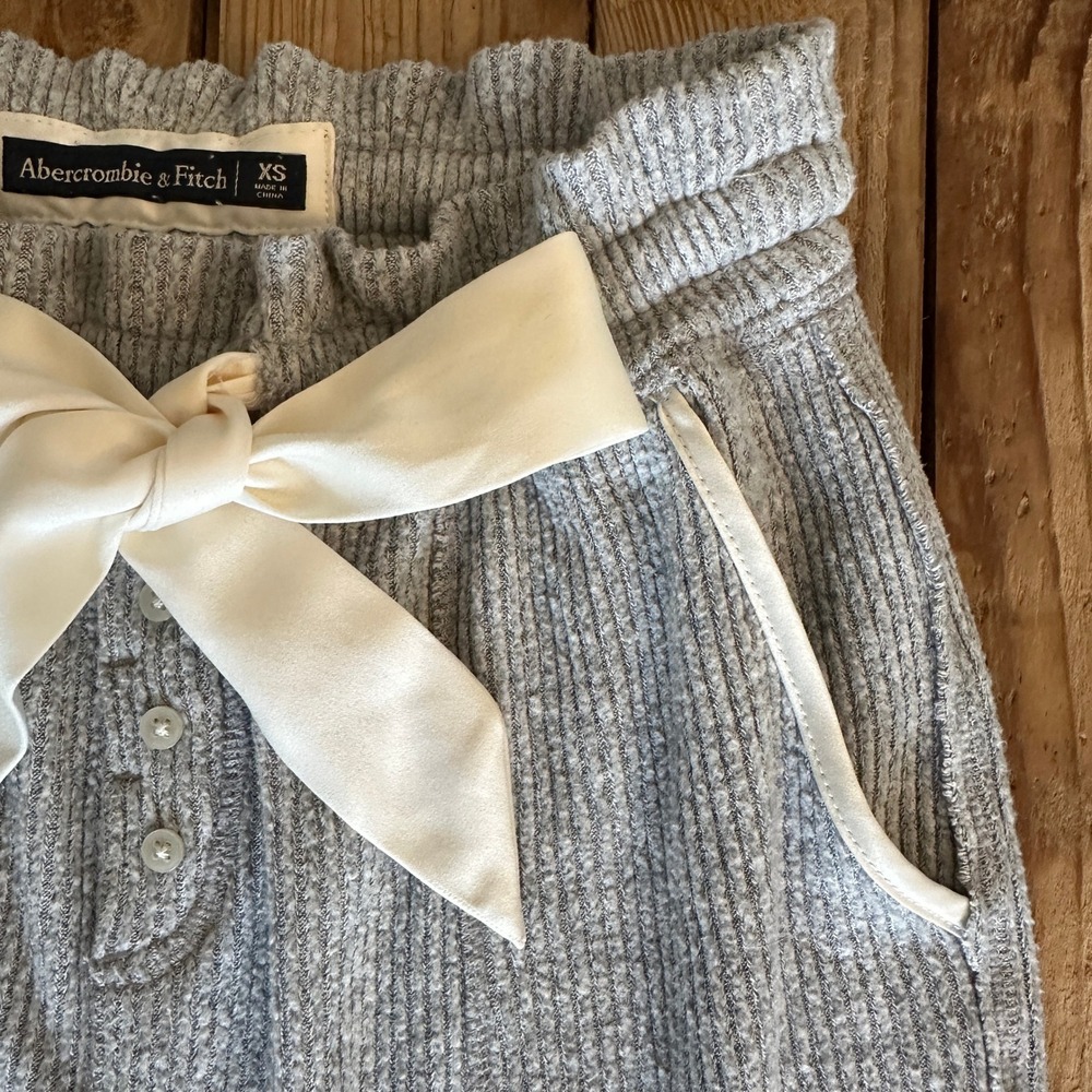 Abercrombie & Fitch Gray Ribbed Knit Joggers Paperbag Waist Satin Bow Womens XS - Picture 3 of 4